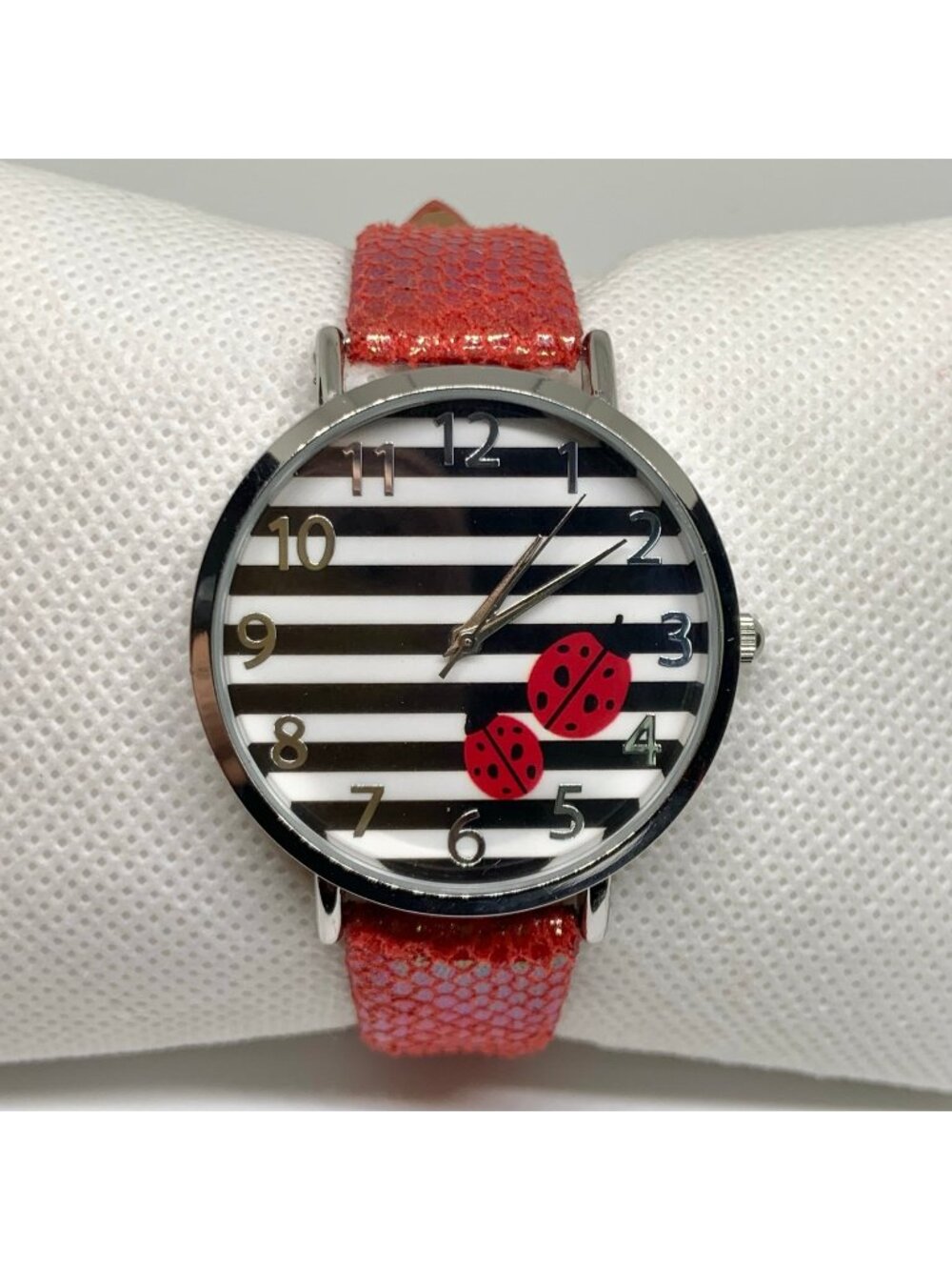 ladybug dial Women’s quartz watch SilverTone quartz analog 36mm running